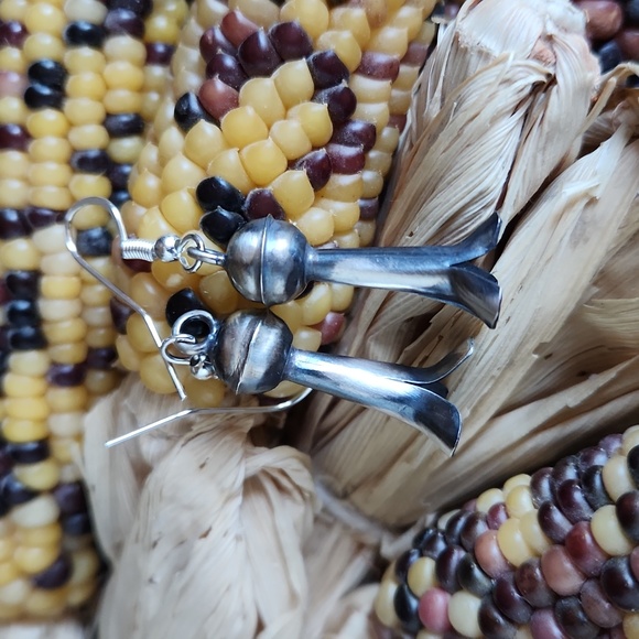 NWOT Native American Navajo Sterling Squash Blossom Dangle Earrings ๐โค๏ธ - Picture 7 of 9